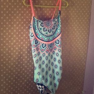 It is a one pics that is revirsiable.